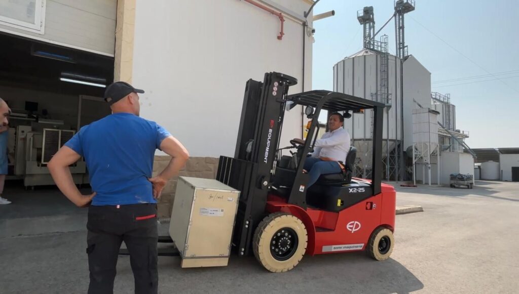 Carretilla Elevadora en Almacén de Alimentación en Calasparra